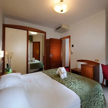 Eden Отель Бибионе